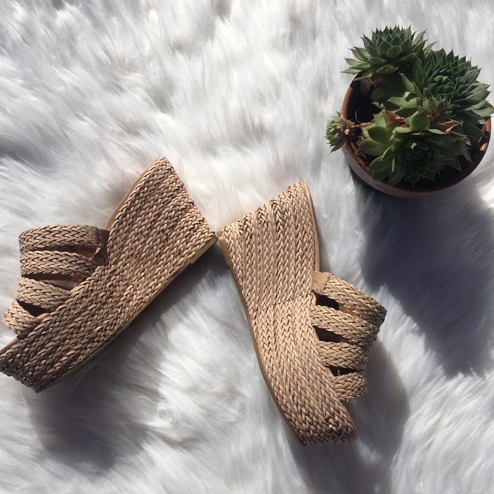 Lucky brand Havana slip on wedges